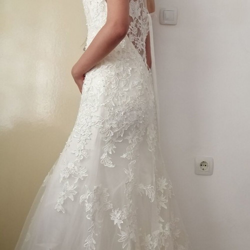 Boutique lace women's wedding dress with transparent back, size L