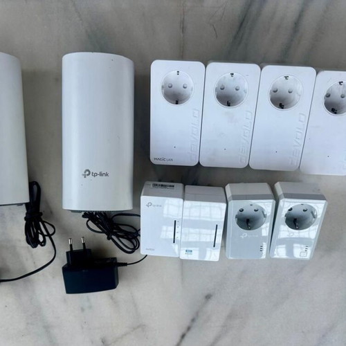 Mesh Wi-Fi and Powerline Network Equipment Pack like new, 11 devices