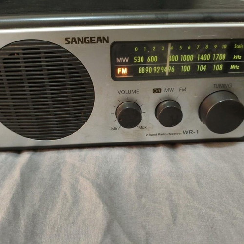 Sangean WR-1 analog AM/FM radio used, wooden case