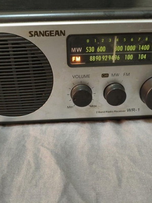Sangean WR-1 analog AM/FM radio used, wooden case