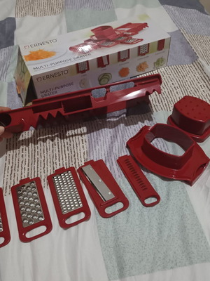 Ernesto multipurpose grater new with 5 interchangeable attachments