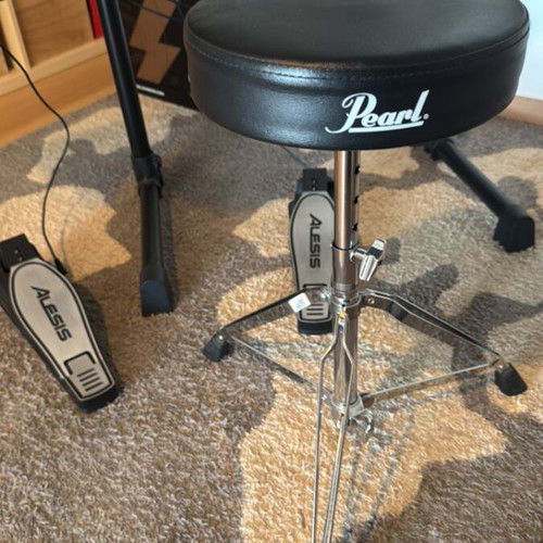 Alesis Turbo Mesh Kit drum set used with Pearl stool gift