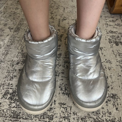 Ugg ankle boots size 39 used, silver