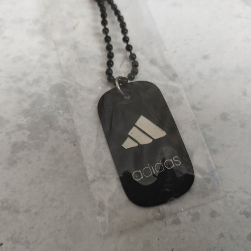Adidas κρεμαστό μενταγιόν μαύρο καινούργιο unisex