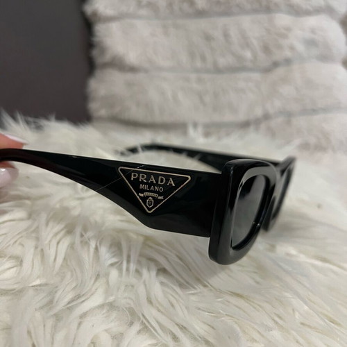 Prada sunglasses black like new