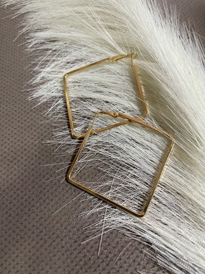 Square-shaped earrings new, modern geometric hoop style