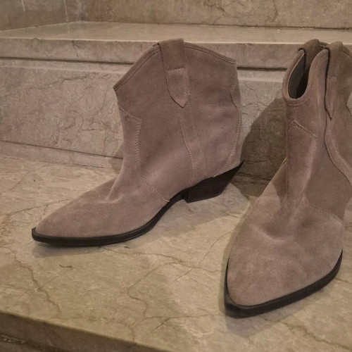 Booties used in cigar color, size 39