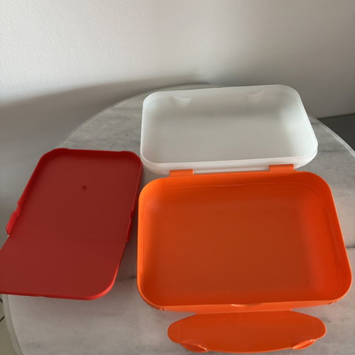 Tupperware bowl for toast and juice with removable divider