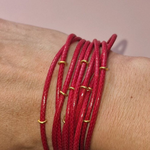 Bracelet like new red with blue bead on clasp