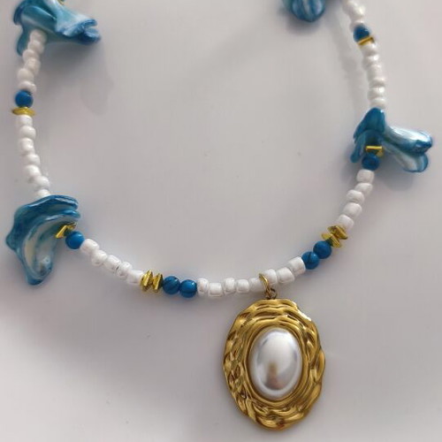 Summer necklace with shell chips and pearl pendant new, blue