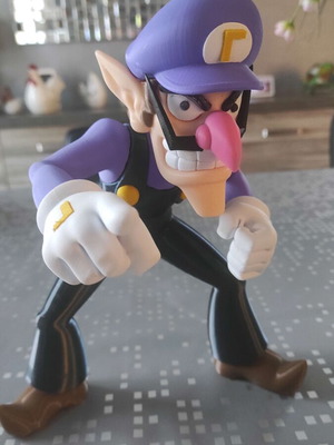 Waluigi figure like new, 26 cm, black outfit