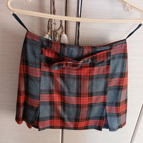 Lynne plaid skirt like new, gray and red, size S