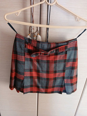 Φούστα καρό Lynne σαν καινούργια, γκρι και κόκκινη, μέγεθος S