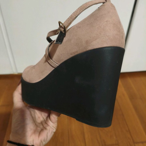 Suede pink platform shoes used with crisscross strap, size 40