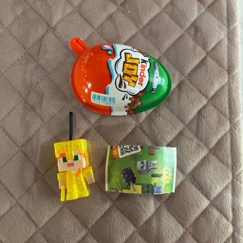 Kinder Joy Minecraft Alex figure in golden, like new