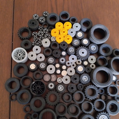 Lego wheels used, various pieces