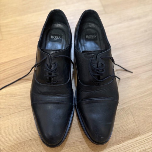 Boss Shoes size 40 like new, black dress shoes