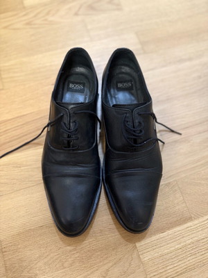 Boss Shoes size 40 like new, black dress shoes