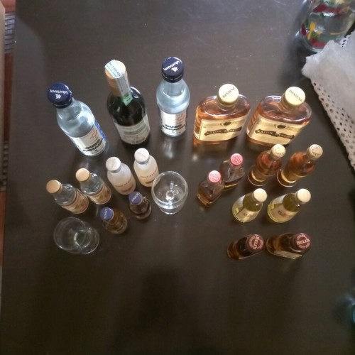 Set of 19 very old mini drinks new, sealed with two new mini glasses