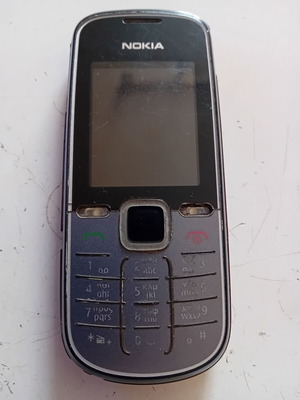 Nokia 1662-2 phone used, broken screen for parts