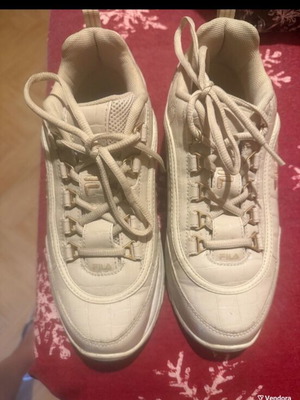 παπούτσια αθλητικά