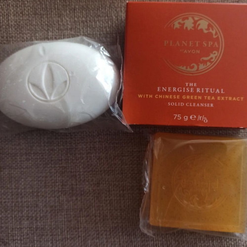 Face and body soaps new, Avon and Herbal, set of 2