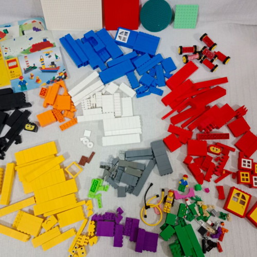 Lego used, about 1000 pieces with idea booklets