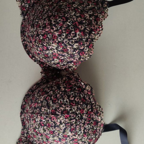 Set of 4 bras used, excellent condition