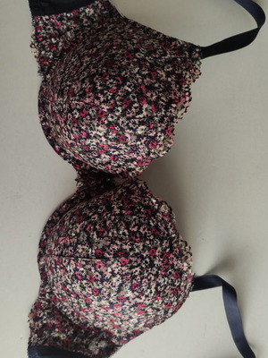Set of 4 bras used, excellent condition
