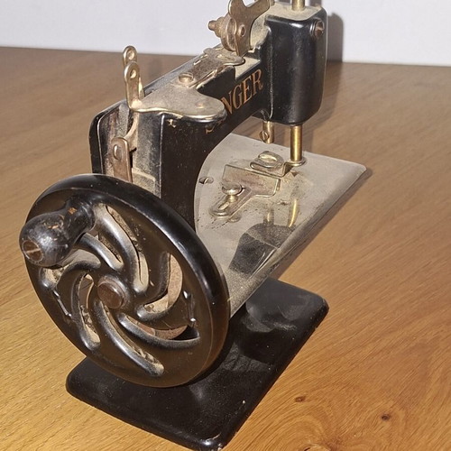 Singer commemorative children's sewing machine for 200 years