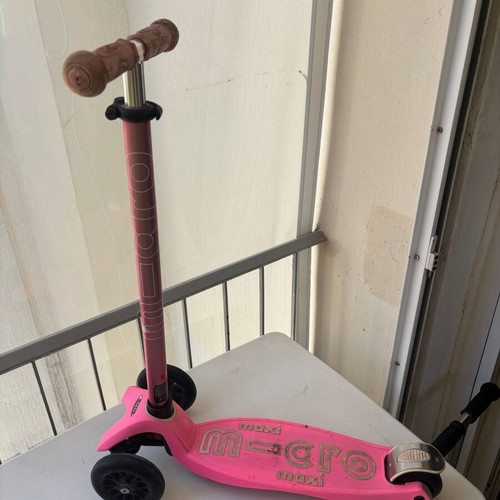 Micro Maxi kids scooter, pink, three wheels, adjustable handlebar
