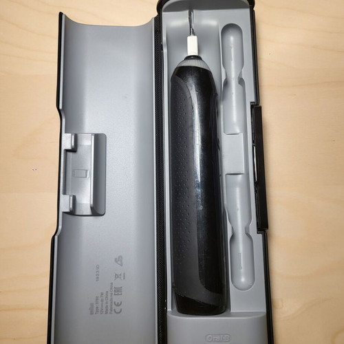 Oral-B Genius electric toothbrush with charging travel case used