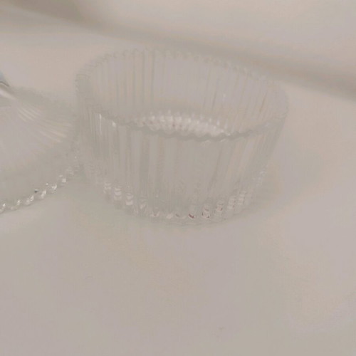 Fountainiera with embossed ribbed design like new