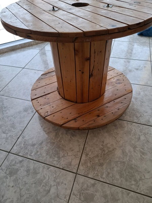 Decorative stool new with safety wheels and varnish finish