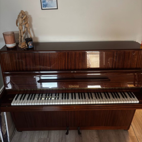 Rönisch 109 Deluxe Acoustic Piano like new, German compact upright
