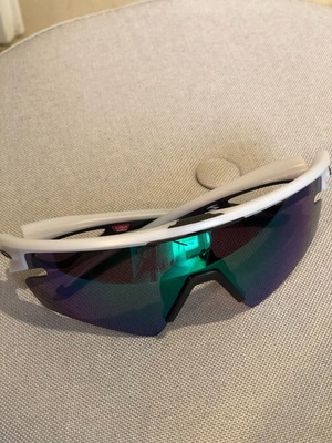 Oakley sunglasses white like new with case and original box