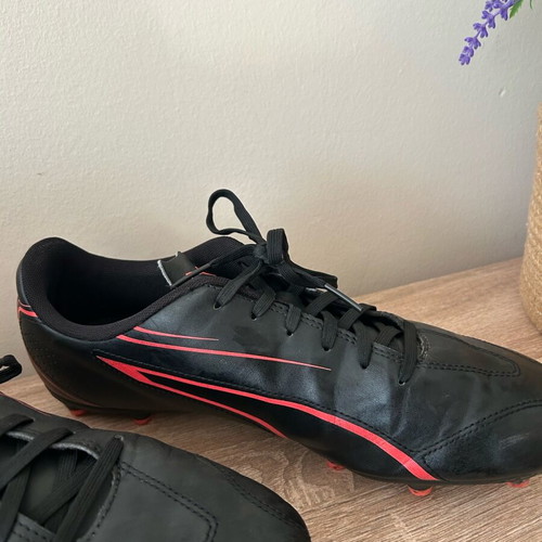 Puma football shoes like new, size 43, black