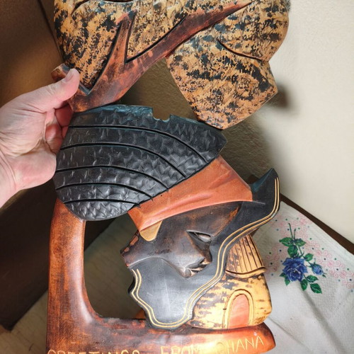 Wooden Hanging African Folk Art Ghana 1970 like new, hand-carved 50x28cm
