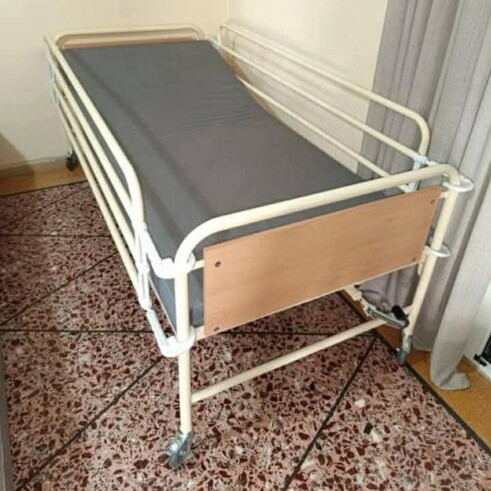 Hospital bed with crank like new
