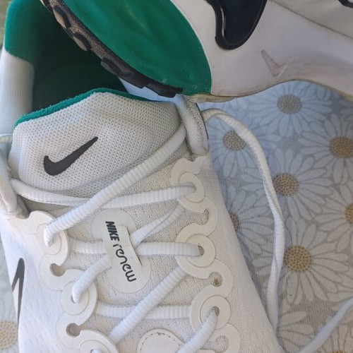 Athletic shoes like new, size 42.5