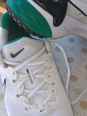 Athletic shoes like new, size 42.5