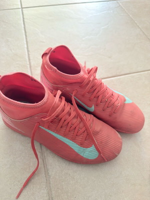 Nike football shoes used, size 38, orange