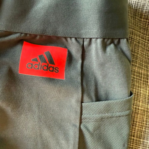 Adidas 3/4 AEROREADY leggings new, gray with red stripes and pocket
