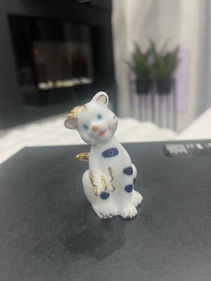 Ceramic cat miniature like new