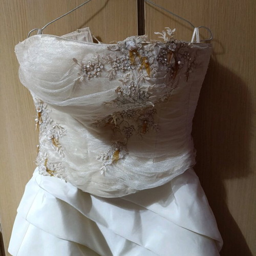 Wedding dress like new ivory color suitable for pregnant size M-L