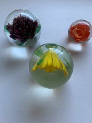 Glass press papier handmade collectible set used
