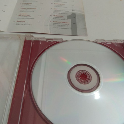 Shirley Bassey Sings the Movies CD like new