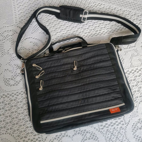 Laptop bag like new, black with multiple compartments and adjustable shoulder strap
