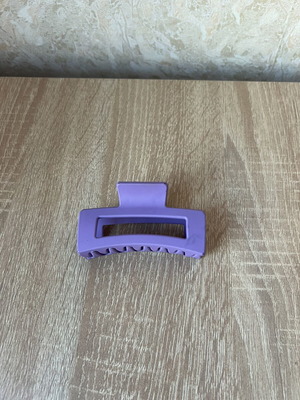 Hair clip like new, unique purple, lightweight and comfortable