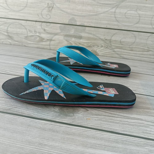 Quicksilver slippers size 27.5